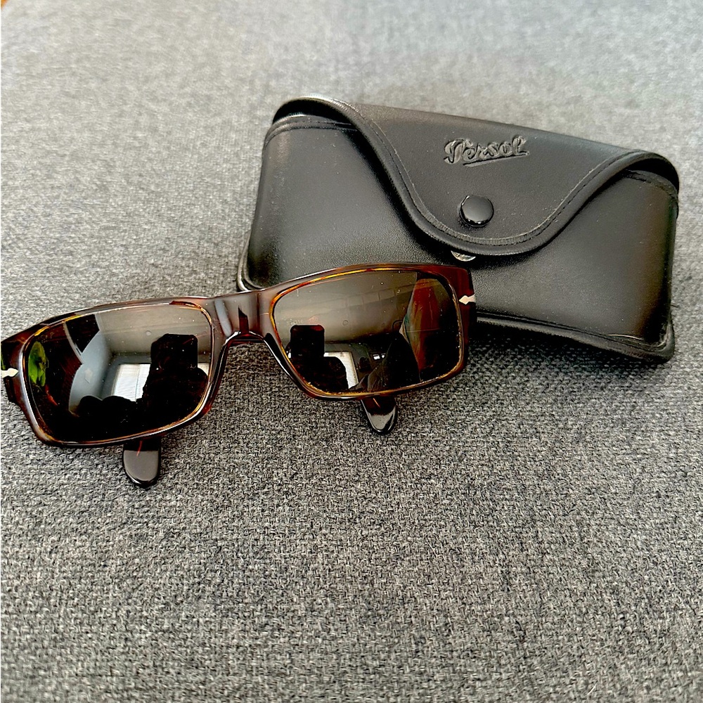 Persol Men’s polarized sunglasses in dark tortoise